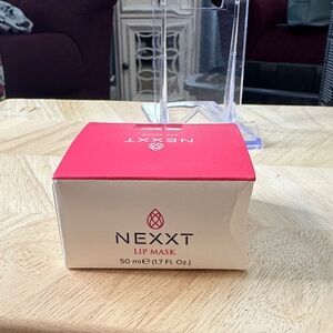 NEXXT Lip Mask - Red and Cream